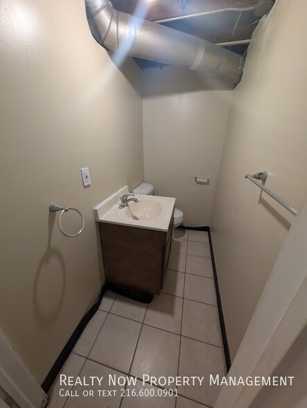 Building Photo - 14804 Rockside Rd