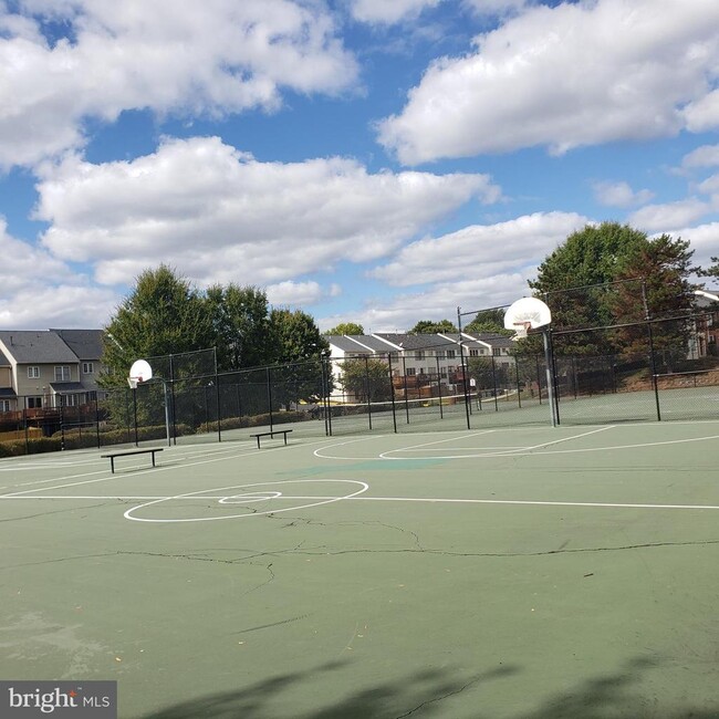 Building Photo - 14220 Madrigal Dr