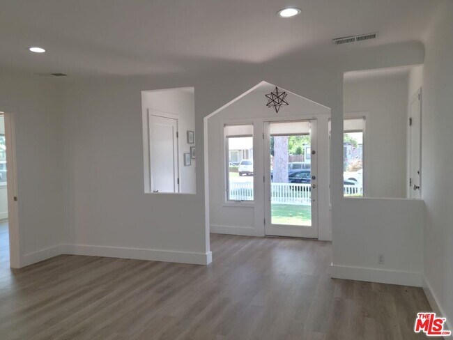 Building Photo - 4419 Wortser Ave