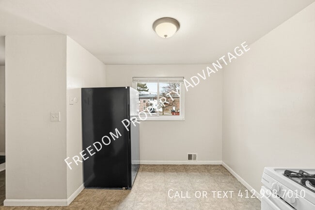 Building Photo - 2540 Park Hill Dr