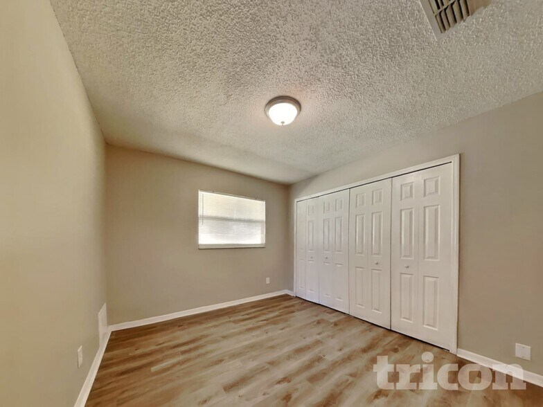 Building Photo - 4930 44th Ave N