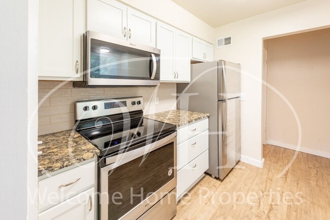 Building Photo - Remodeled Single-Family Home Close to Whitman College