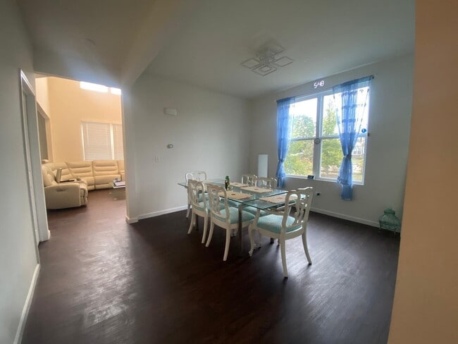 Building Photo - 3607 Ambrosia Dr