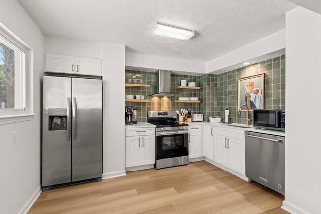 Building Photo - 169 Pompano St