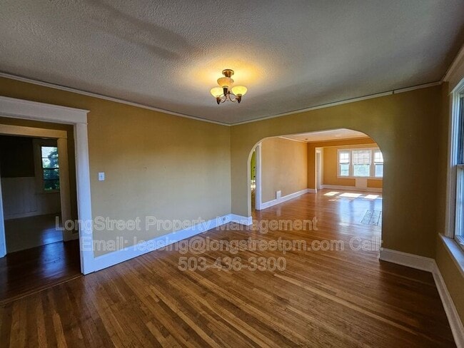Building Photo - 1402 SE 30th Ave