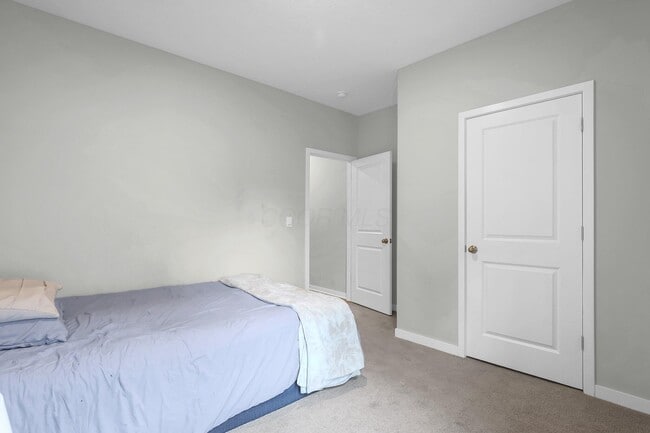 Building Photo - 383 Kells Ct E