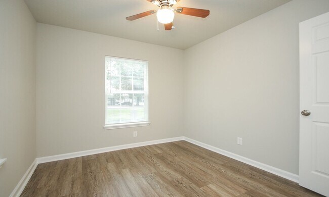Building Photo - Historic Row House District – Move-In Special! Only $497 Deposit (with fully qualified applicatio...