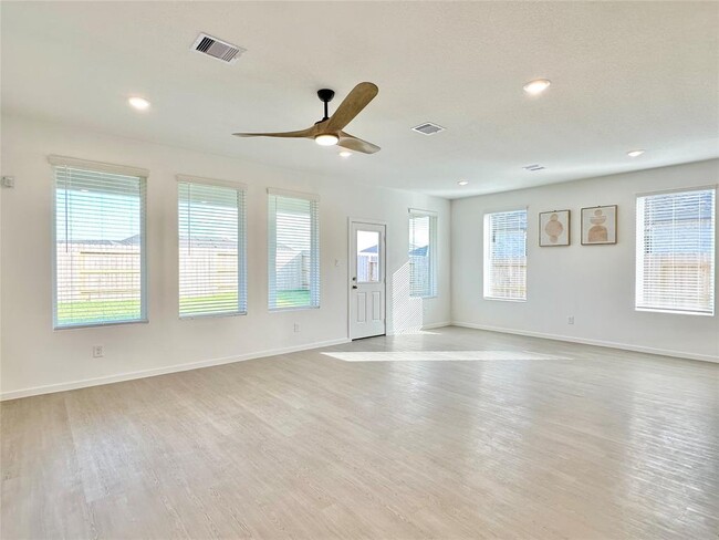 Building Photo - 2524 Lago Costa Dr