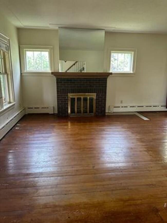 Building Photo - 630 N 16th Ave E