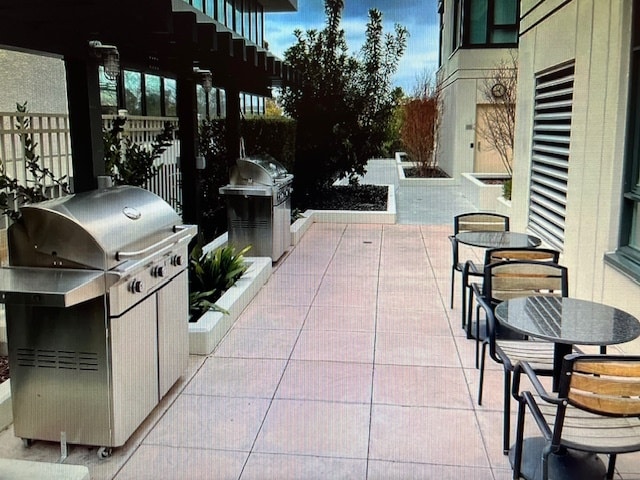 Common Area Patio with Barbecues - 475 Redwood St