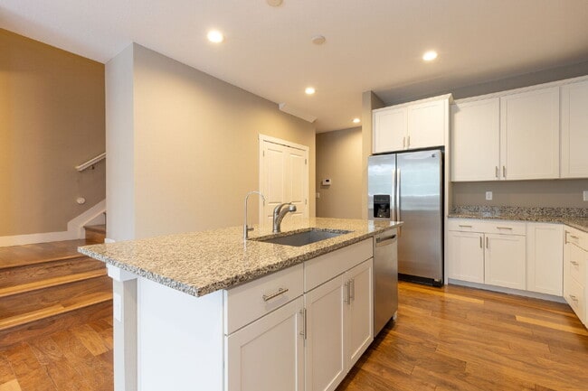 Building Photo - 6bd/4.5 bath home in Southwest Longmont!