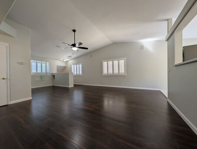 Building Photo - 2-BEDROOM CONDO AVAILABLE FOR RENT IN WEST...