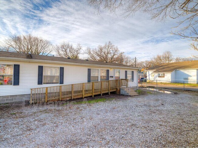 Building Photo - 403 N Walnut St