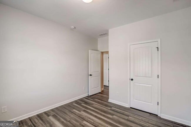 Building Photo - 544 Oakside Pl