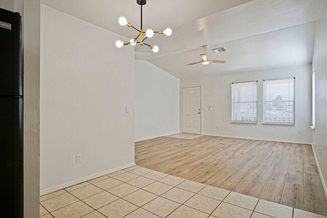 Building Photo - Beautiful 2 Bedroom - 2 Bathroom in Deer C...