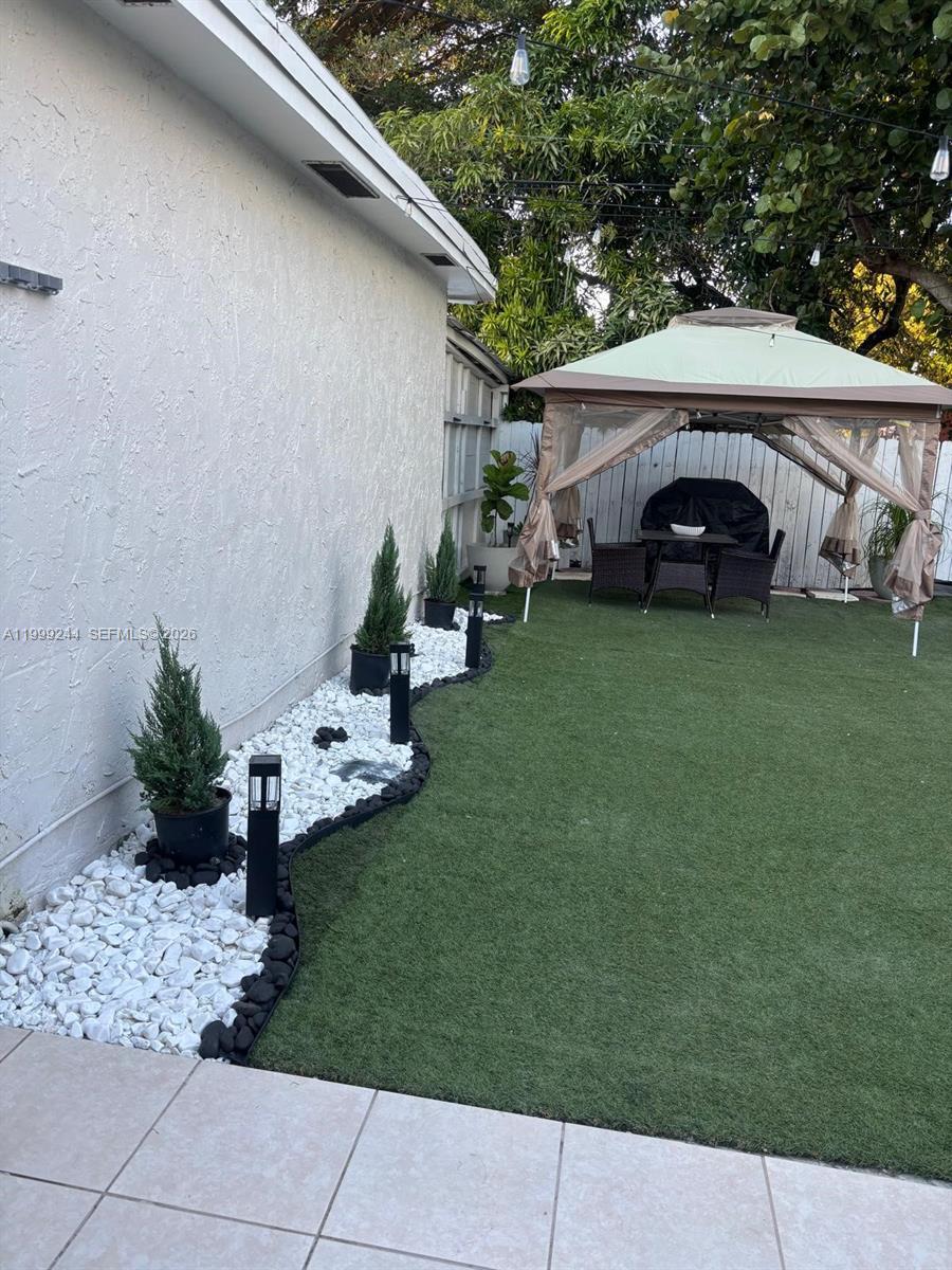 Building Photo - 434 Tamiami Blvd