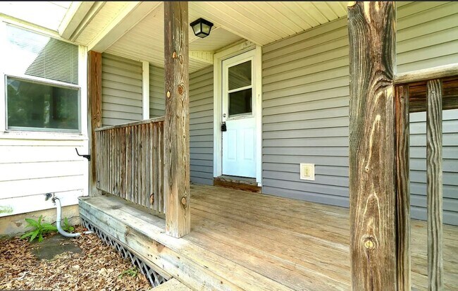 Building Photo - Charming 3-Bedroom Home with Office in How...