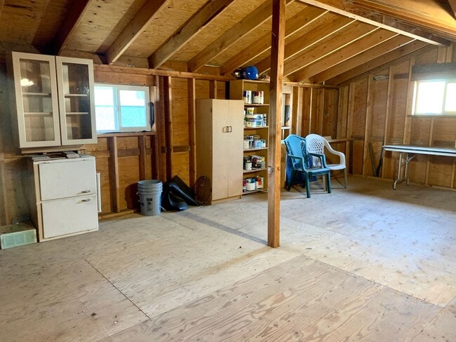 Building Photo - Beacon Hill 3 bedroom, 2 bath. 1 car garage with large storage loft.