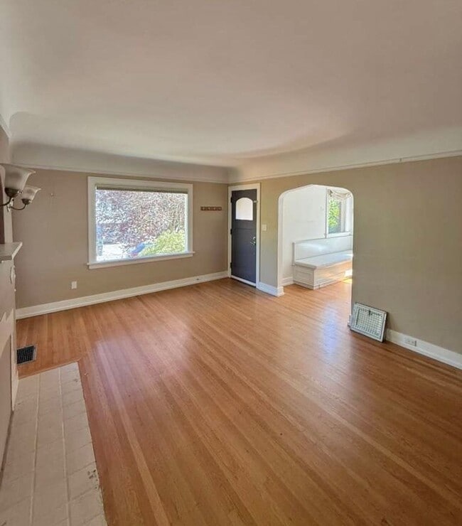 Building Photo - Stylish 3-Bed, 2-Bath Home in the Heart of...