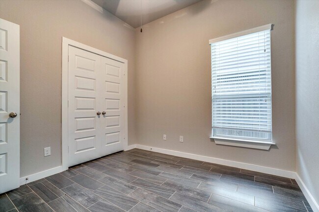 Building Photo - 130 Hidden Springs Dr