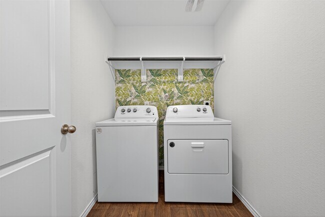 Building Photo - 16600 Lonely Pines Dr