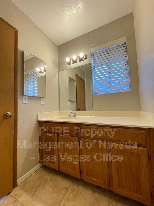 Building Photo - 2650 Sumac Ln
