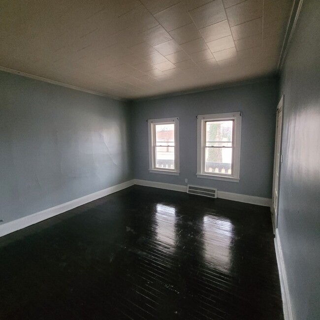 Building Photo - 378 E 156th St