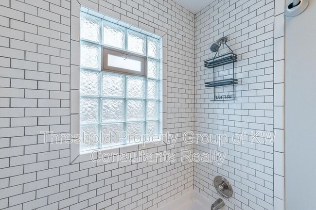 Building Photo - 65 E 7th Ave