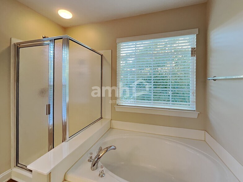 Building Photo - 15701 Seafield Ln