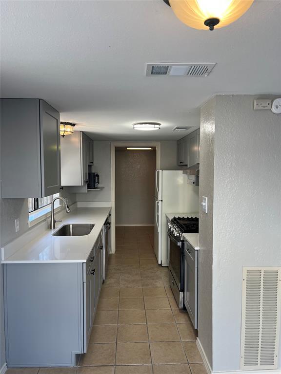 Building Photo - 6497 Hart Ln