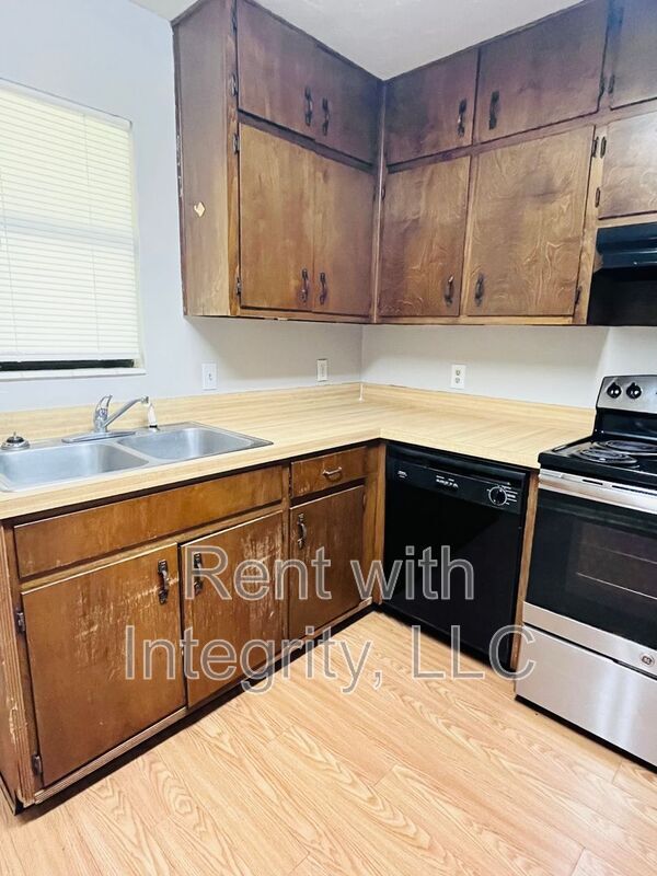 Building Photo - 581 Holyoke Ct
