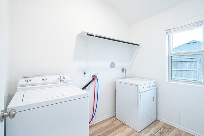 Building Photo - 31531 Beacon Cove Trl