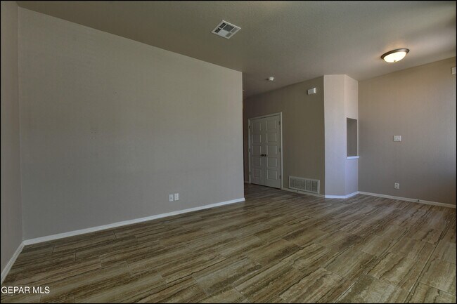 Building Photo - 221 Jennice Cir