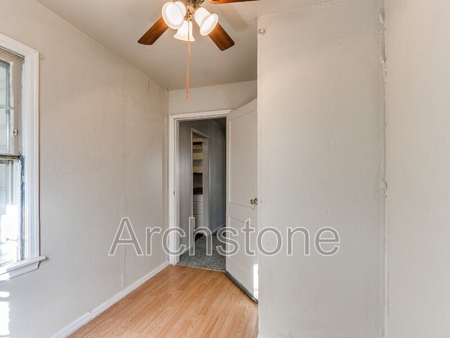 Building Photo - 527 E Boeing Dr