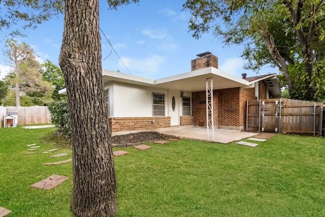 Building Photo - 920 Waterview Cir
