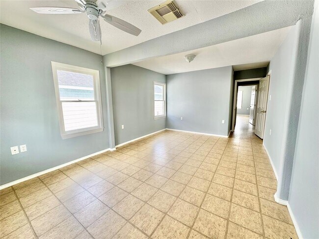 Building Photo - 6203 Heards Ln