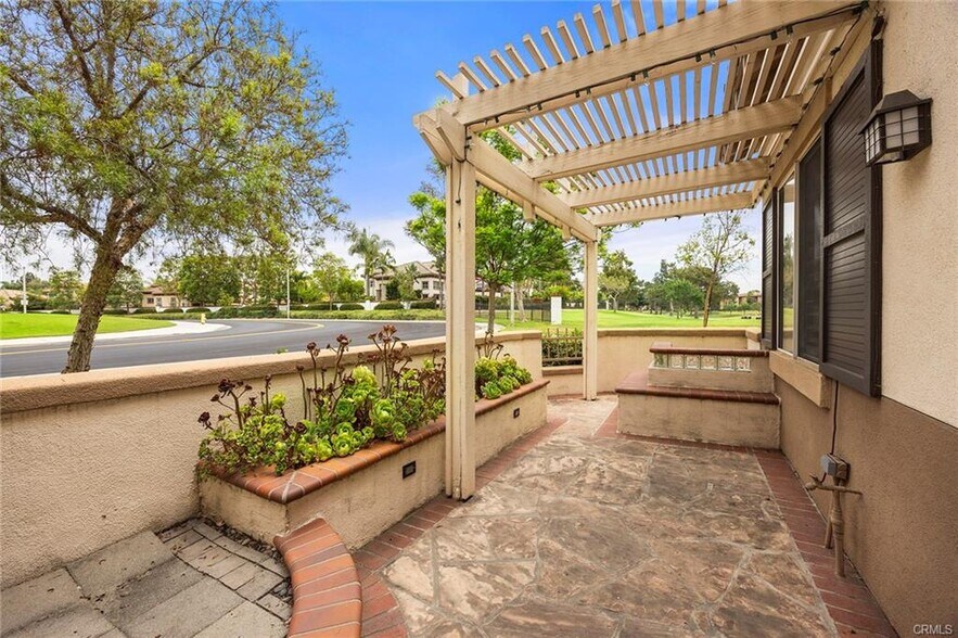 Outside patio - 2479 Sunningdale Dr
