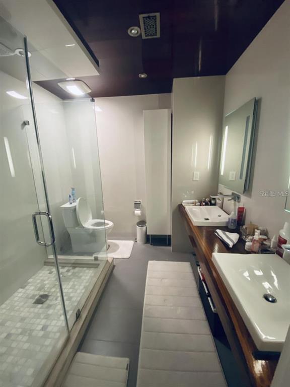 Building Photo - 5238 W Kennedy Blvd