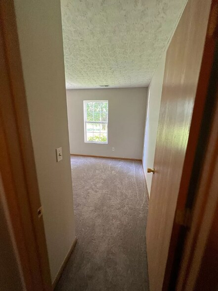 Building Photo - 493 Wellsleyglen Dr