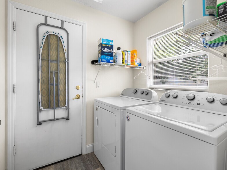 Building Photo - 9996 Portofino Dr