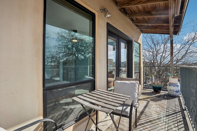 Private Balcony - 1106 W 6th St