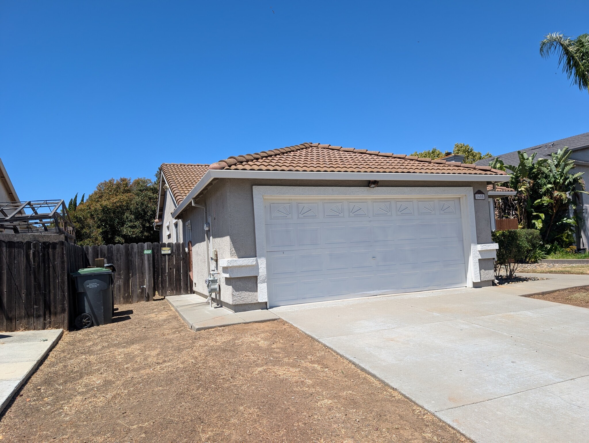 Building Photo - 1605 Paseo Flores Dr
