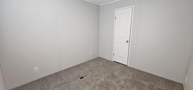 Building Photo - 131 Redwood Ct