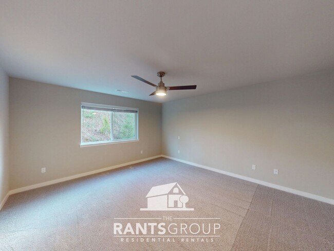 Building Photo - Beautiful New Home in Bradbury Subdivision! Easy I5 Access!