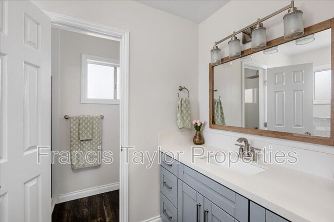 Building Photo - 215 Cranston Crest