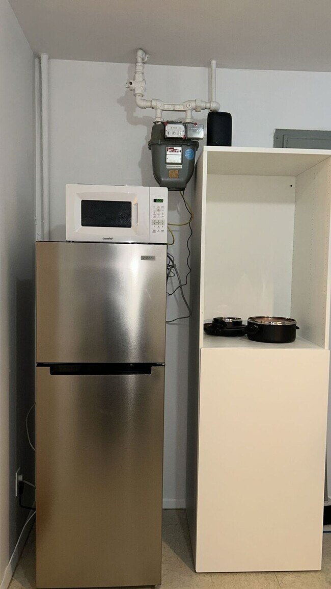 Building Photo - 320 E 96th St