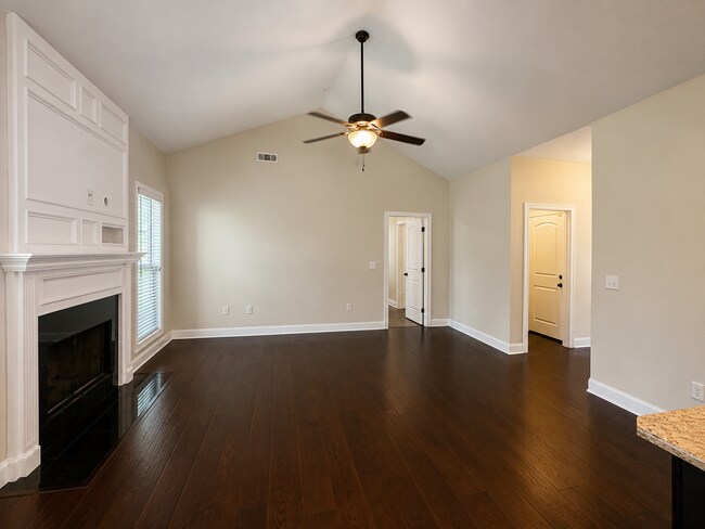Building Photo - Spacious & Beautifully Maintained Home in a Quiet Cul-De-Sac