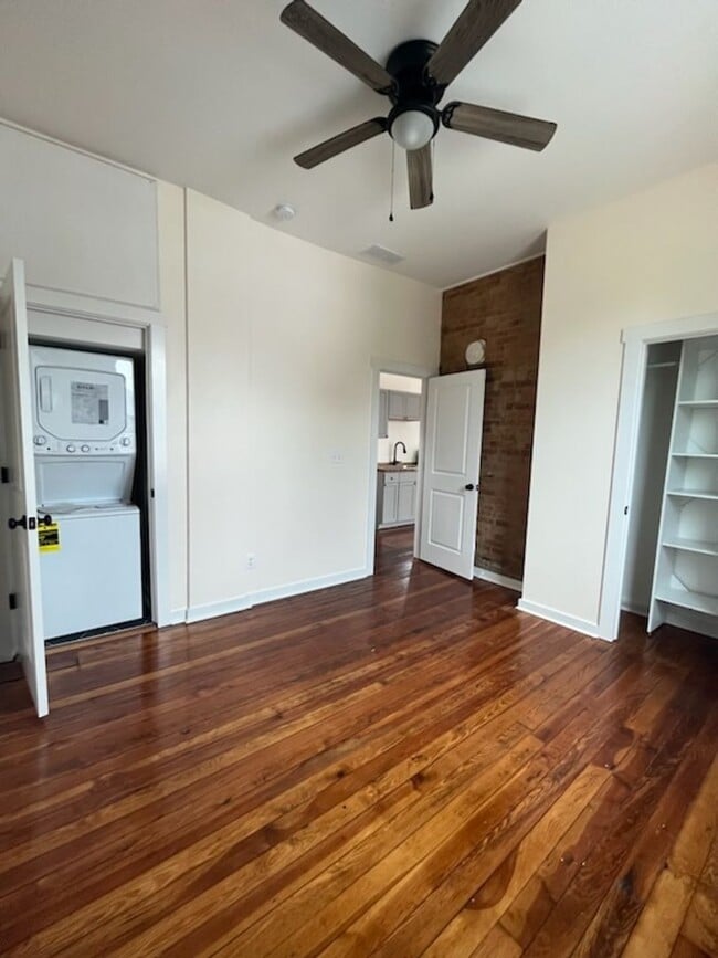 Building Photo - 701 Camp St