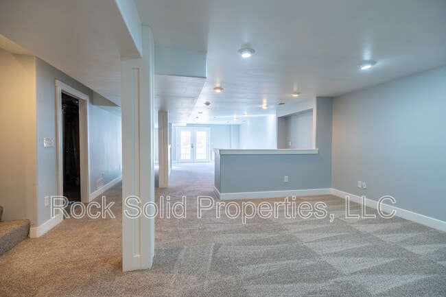 Building Photo - 312 S Ave B-6