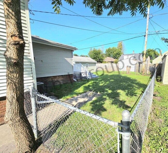 Building Photo - Washer & Dryer Now Provided